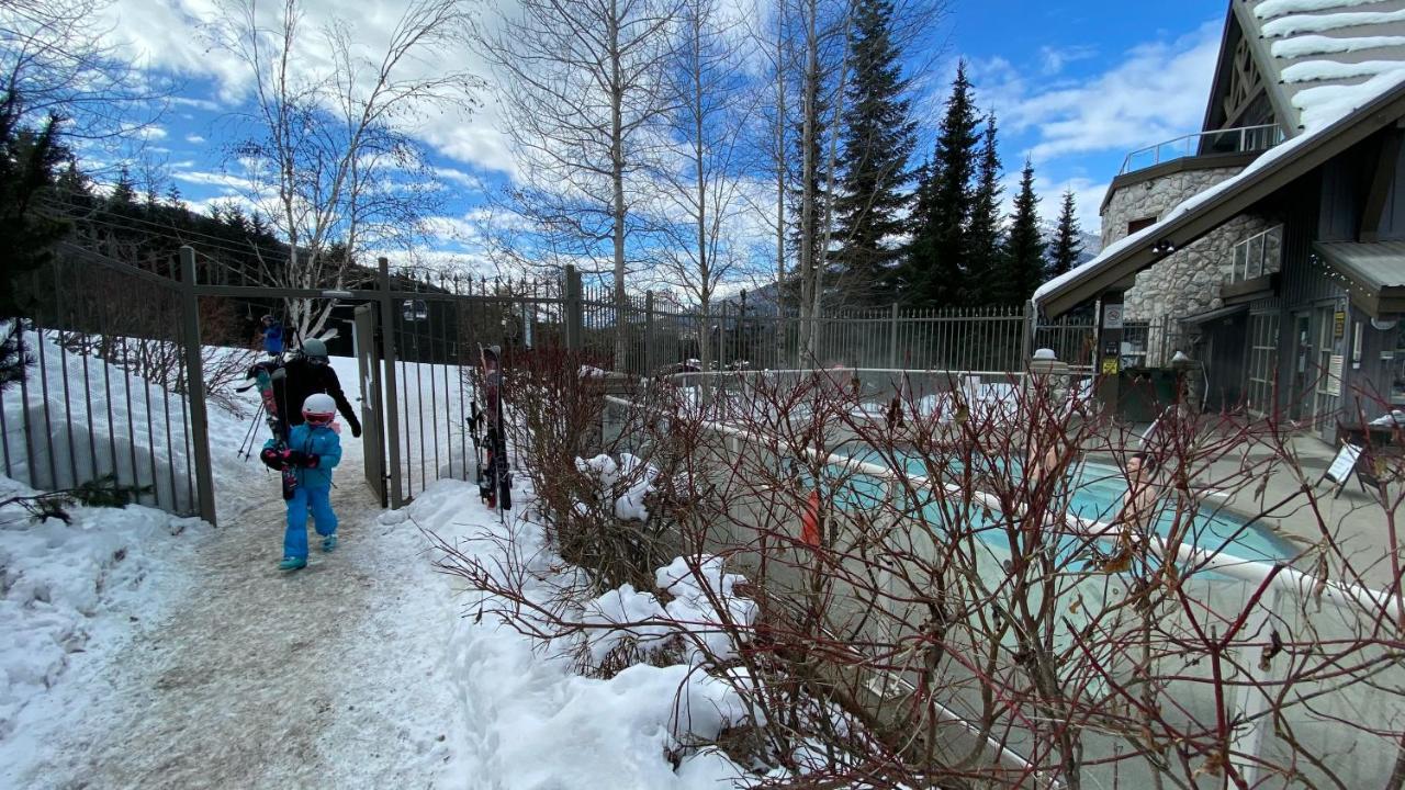 Aspens On The Mountain Ski In Out Whistler Exterior photo
